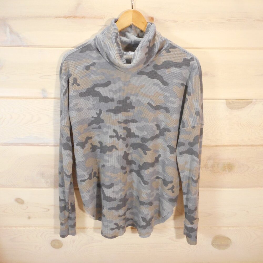 Michael Stars Women's size M Thermal Turtleneck Top Waffle Knit Gray Camo